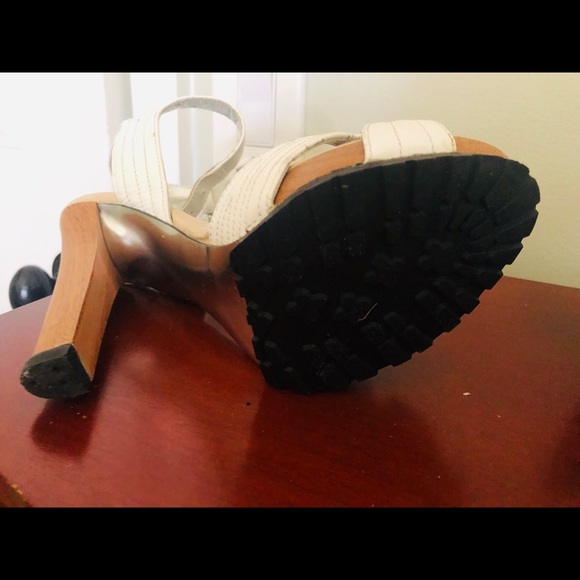 Gorgeous BEBE high white heels. Size 5.5. - Picture 5 of 10